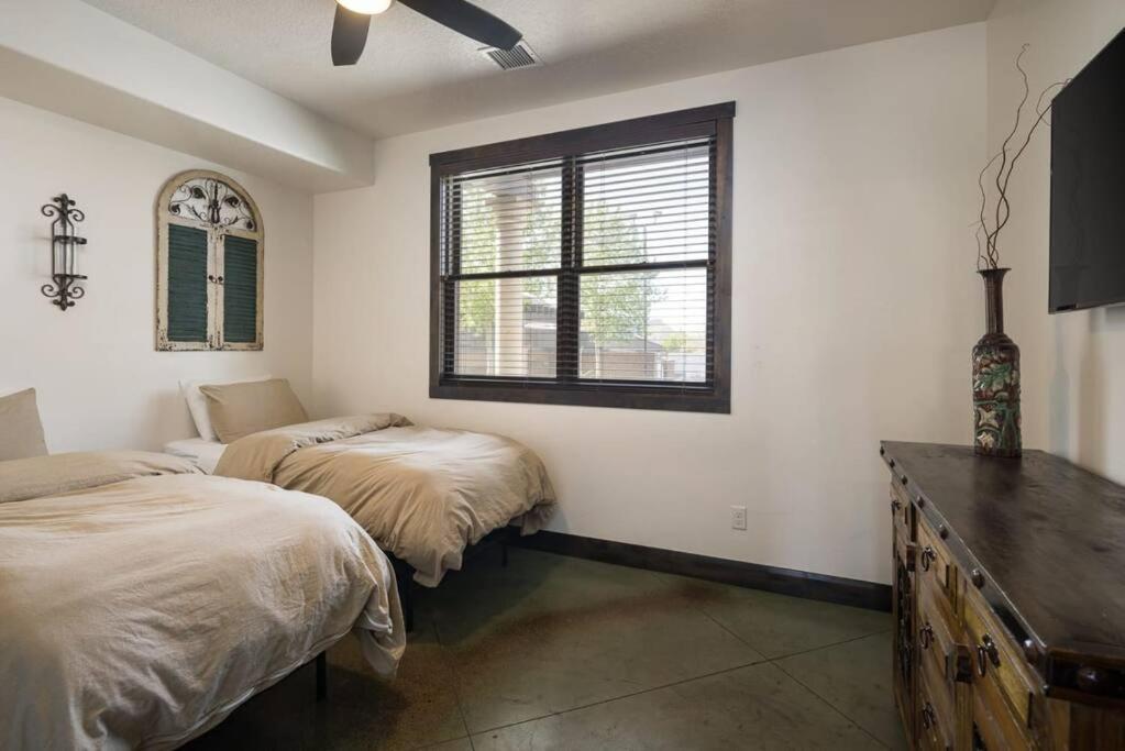 Luxury Downtown Rental モアブ エクステリア 写真